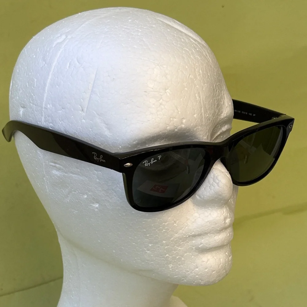 New in box Ray-Ban Classic Black Sunglasses